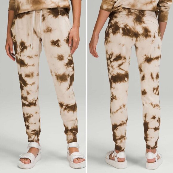 Lululemon Warm Down Jogger in Earth Dye Sand, Size 6 - Picture 1 of 2
